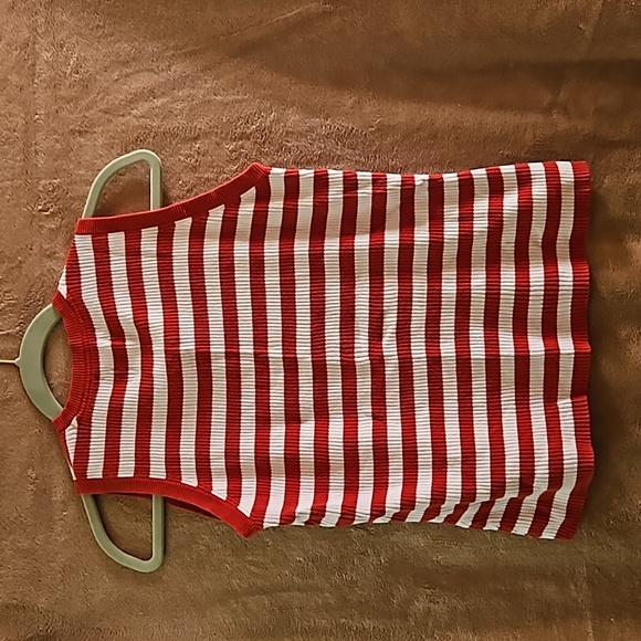 Tommy Hilfiger short sleeve sweater vest. Gently worn - Picture 2 of 2